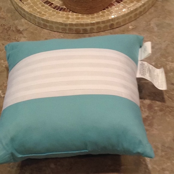 NWOT teal blue accent pillow with white pleats. - Picture 2 of 5